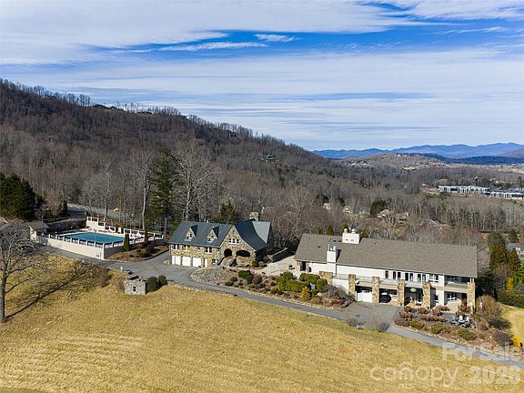 5th image of 40 Cedar Dr
