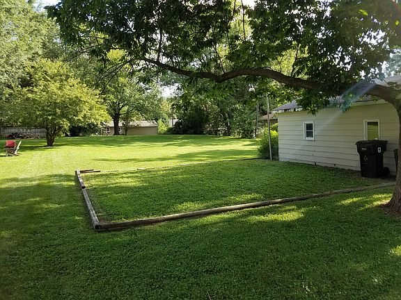 3rd image of 1615 Sunnyside Dr