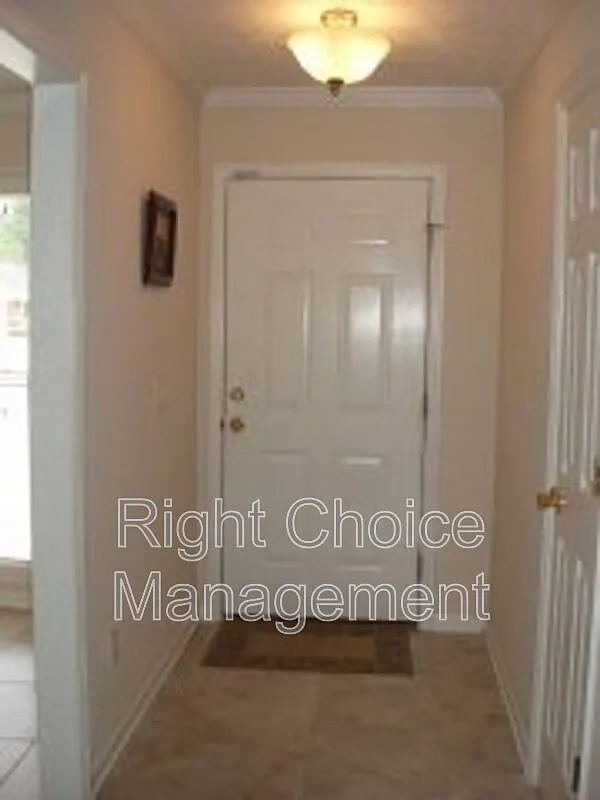 3 bed, 2.0 bath, 1660 sqft, $1,750 — Photo 3