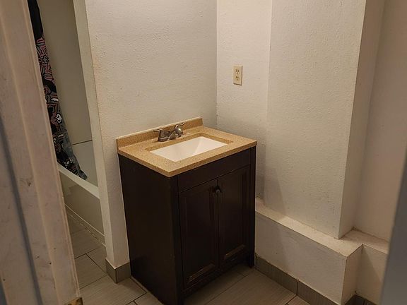 5th image of 1837 W Mosier Pl #1845B