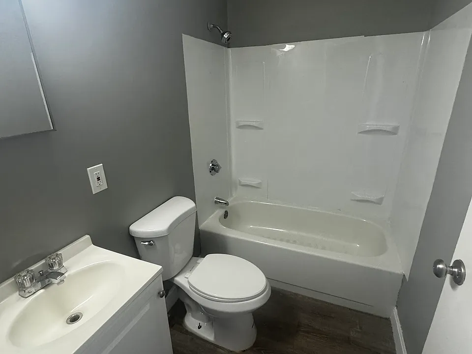 301 Main St #401