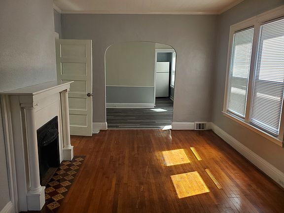 2nd image of 807 Ashland Ave