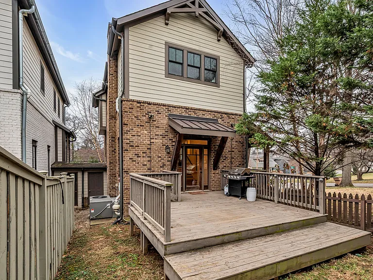 921 Hillview Hts — Photo 35