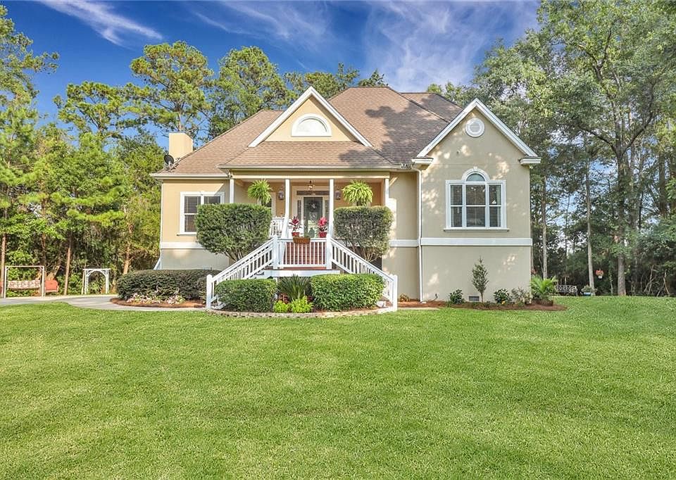 1st image of 221 Stillwater Dr