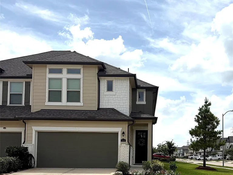 5504 Hyde Park Dr — Photo 2