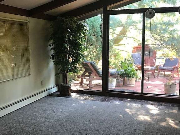 5th image of 78 Scotchpine Dr