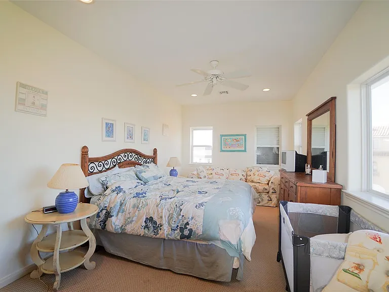 16619 Bayfront Dr — Photo 27