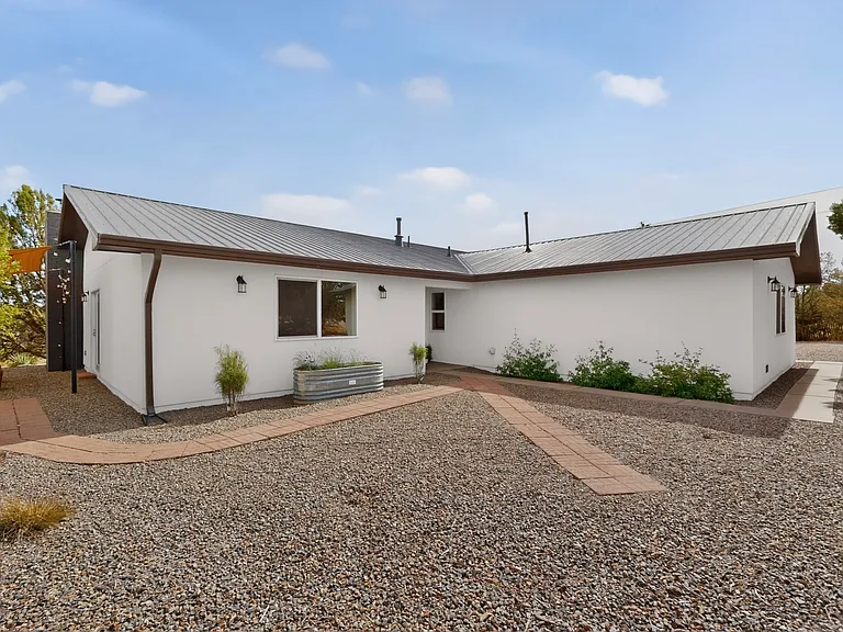 11 Woods End Rd — Photo 1