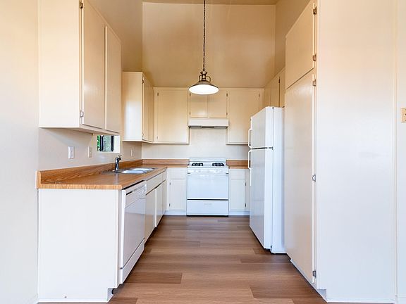 4th image of 3763 S Bentley Ave APT 201