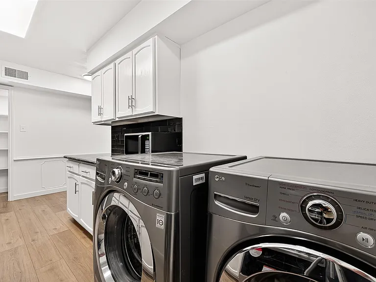 359 N Post Oak Ln #127 — Photo 17