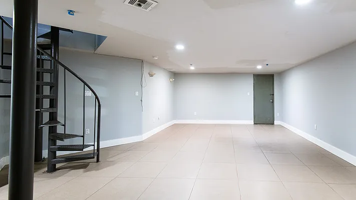 Rented by Nooklyn NYC LLC | media 21