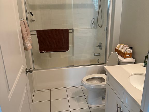3rd image of 10958 Kittridge St
