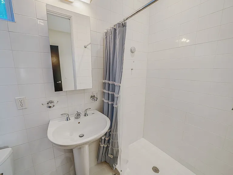 121 Montauk Hwy — Photo 68