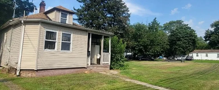 3 Willis Ave — Photo 1