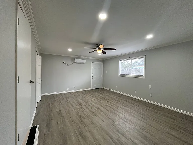 4801 Lansdown Dr — Photo 10