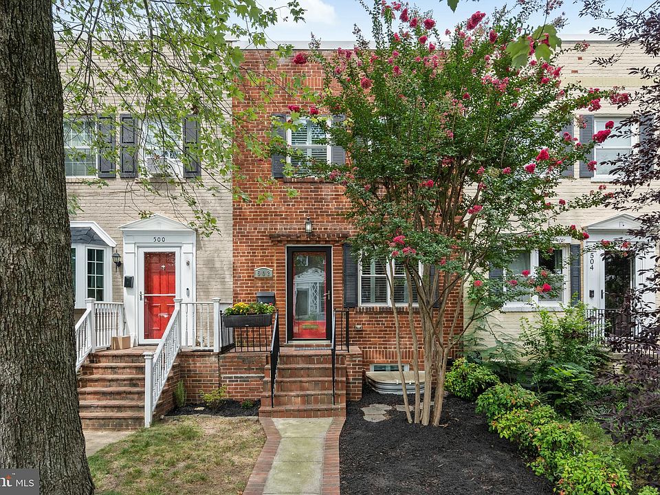 1st image of 502 E Luray Ave