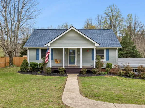 1027 Mulberry St, Burns, TN 37029