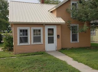 110 S Sanborn St, Chamberlain, SD 57325