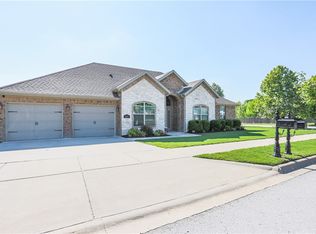 437 N Reeds Bridge Dr, Fayetteville, AR 72704