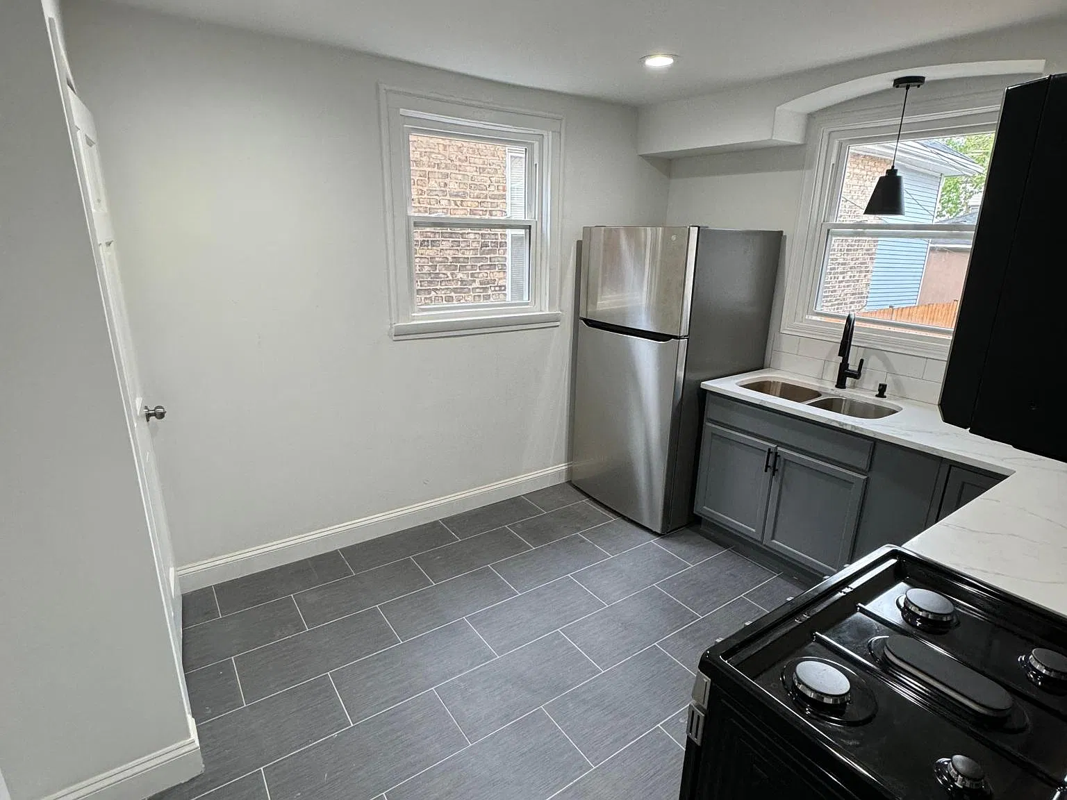 5242 S Albany Ave — Photo 4