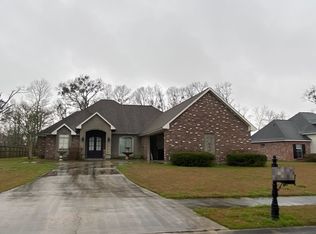2229 N Twin Circle Ave, Gonzales, LA 70737