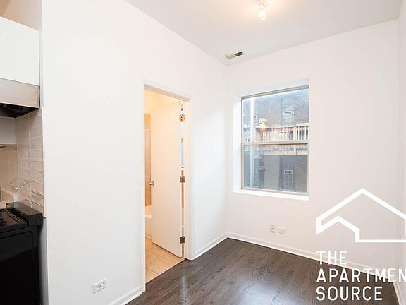 3rd image of 5058 N Winthrop Ave #305