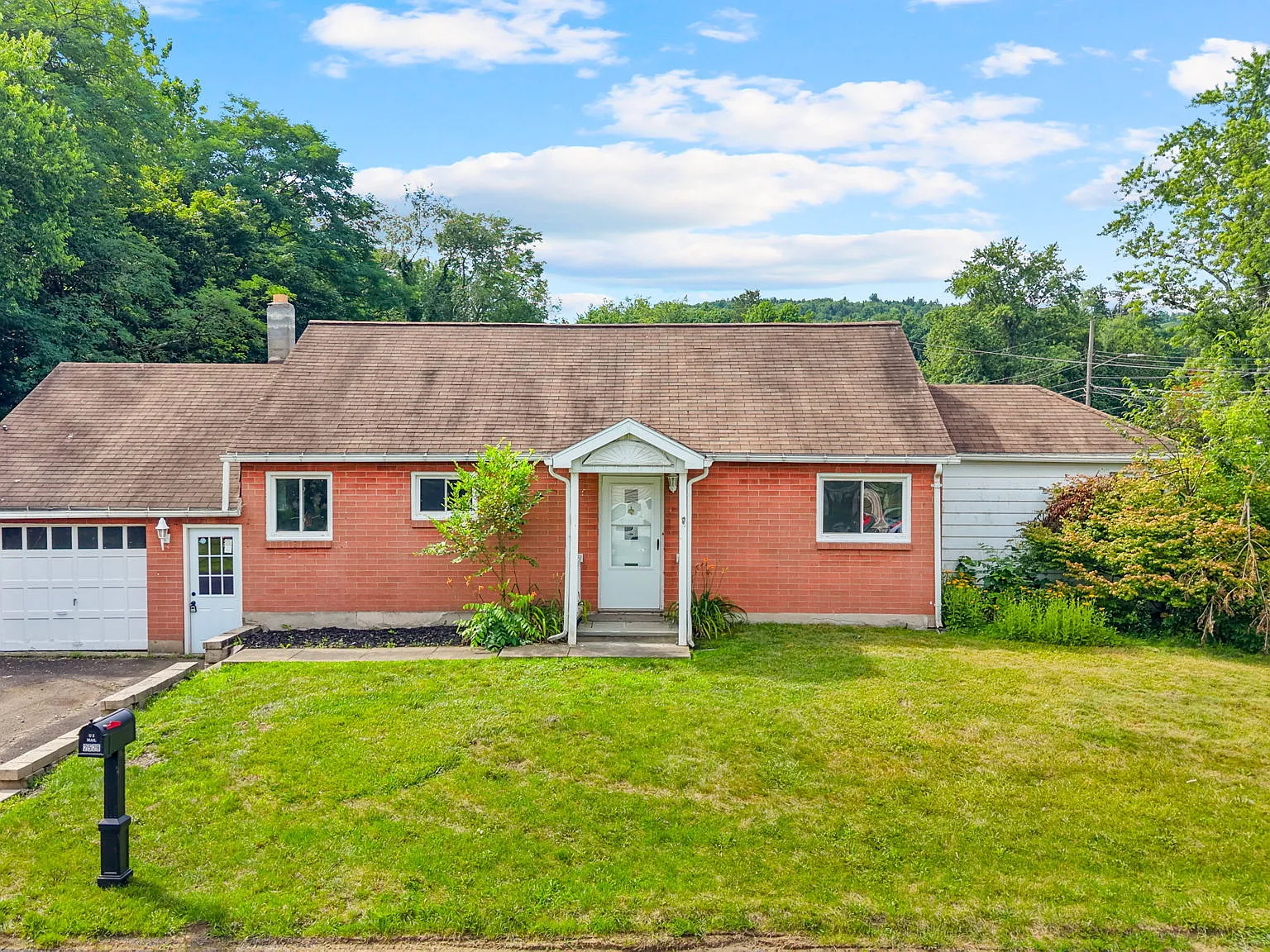 3 bed, $2,100 — Photo 1