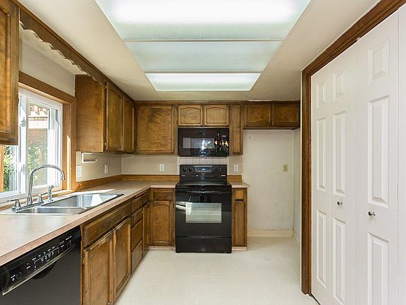 2nd image of 2232 SE Washington Ct