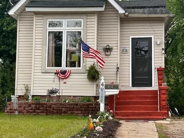 6 Vine St, Hillsdale, MI 49242