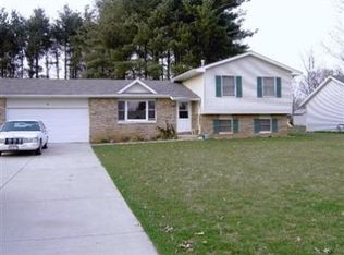 8928 Luann Dr, Demotte, IN 46310