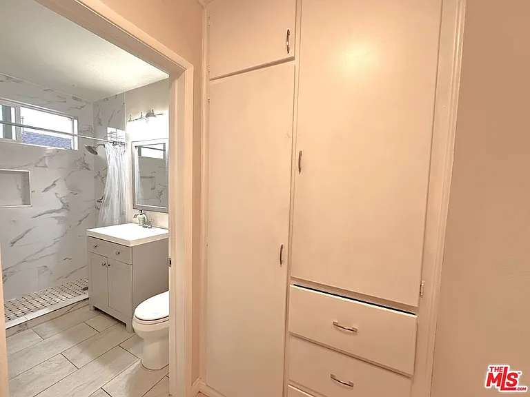 2027 Euclid St #A — Photo 13