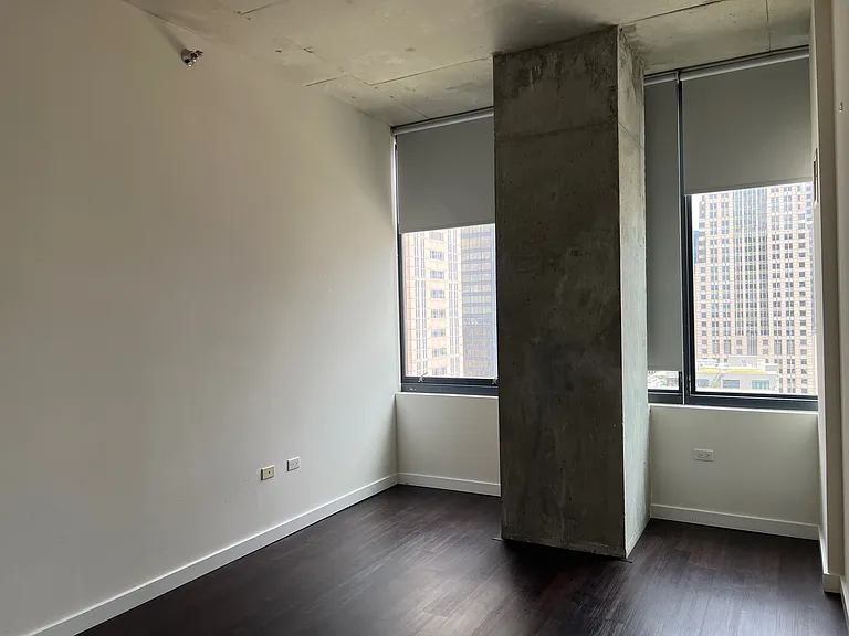 235 W Van Buren St #2819 — Photo 9