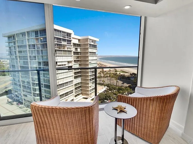 1810 Avenida Del Mundo #1101 — Photo 31