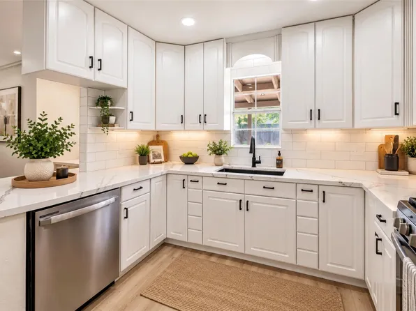 6638 Thornwall St, Houston, TX 77092