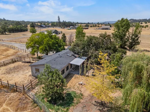 1739 Stevens Rd, Eagle Point, OR 97524