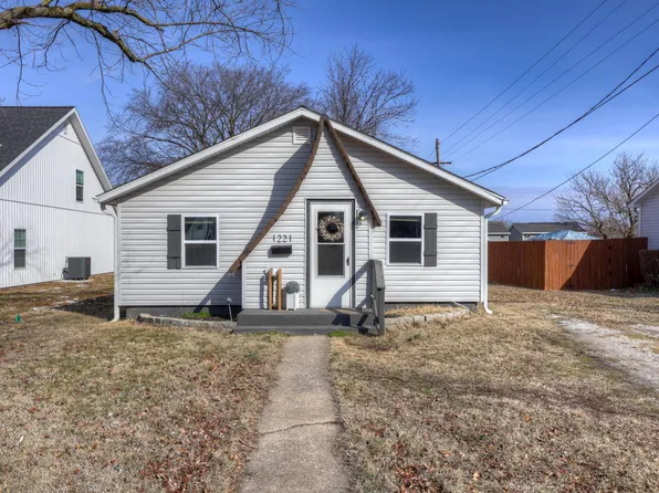 1221 E 12th Street, Joplin, MO 64801