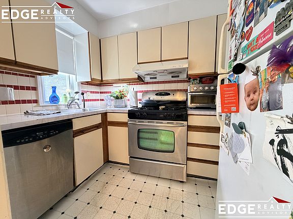 5th image of 22 Brackett St #1