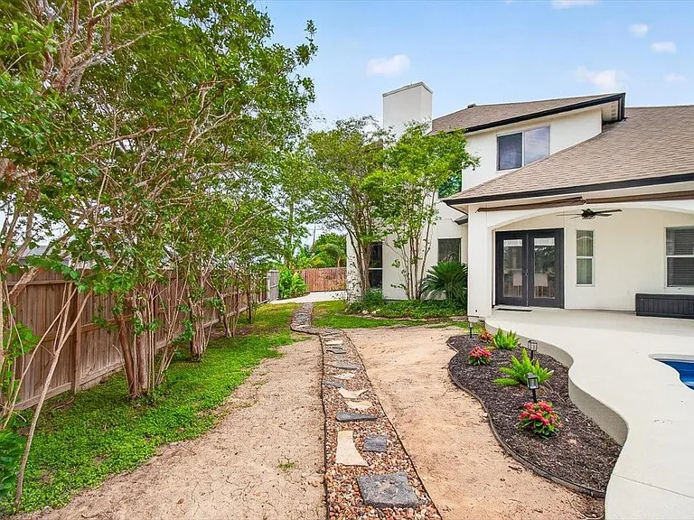 8417 Macarena Dr — Photo 35