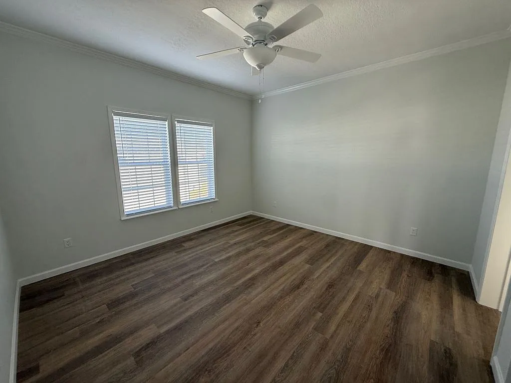 2 bed, 2.5 bath, 1352 sqft, $1,499 — Photo 2