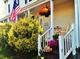 175 Lighthouse Rd APT B, New Haven, CT 06512