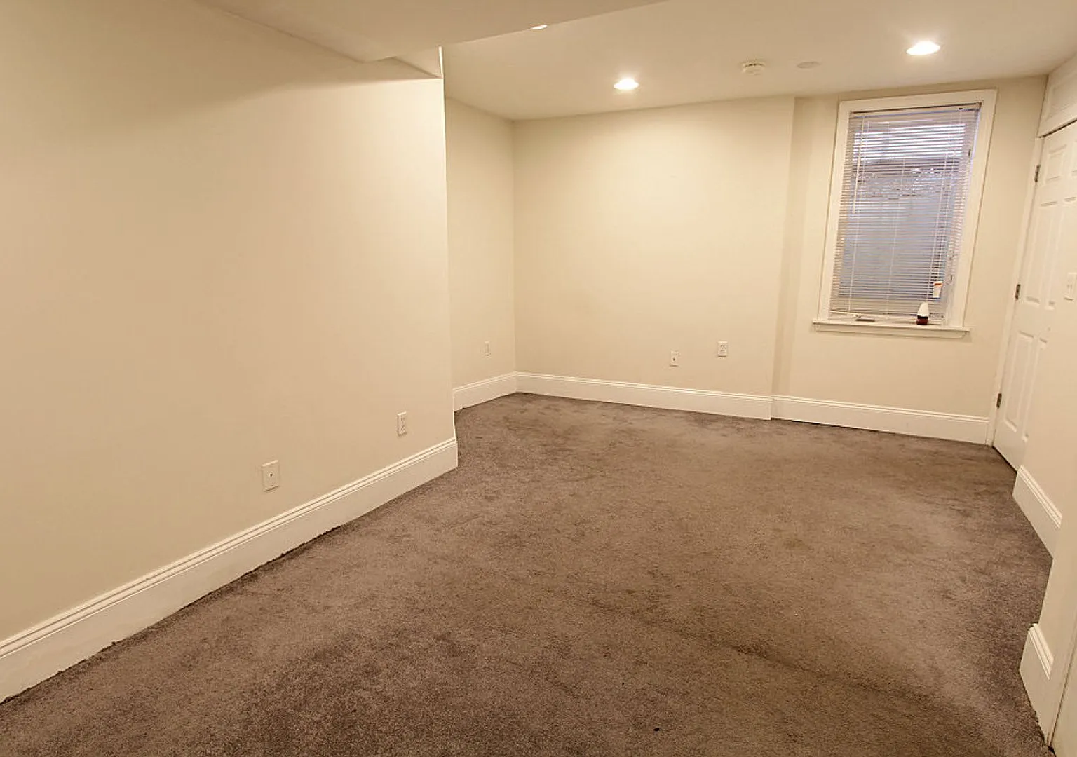 Large 3 bed in Brookline — Photo 3