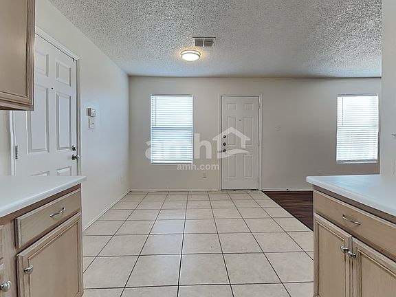 4th image of 1528 Englewood Dr