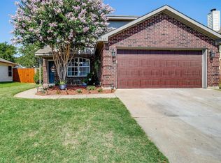 137 Centennial Pl, Crowley, TX 76036