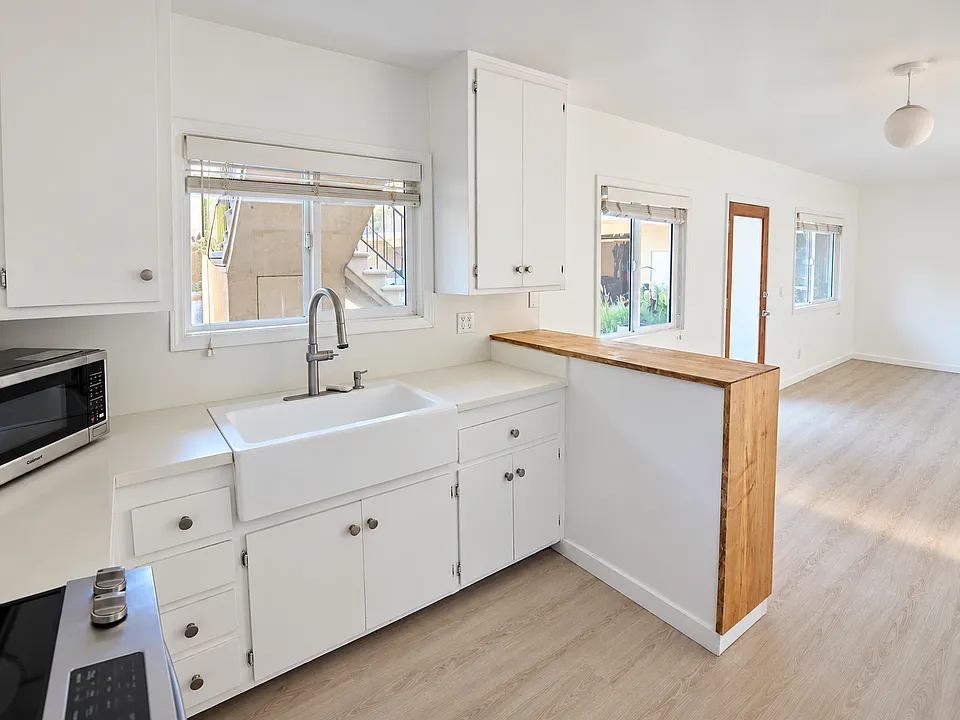 1391 Old Topanga Canyon Rd #2