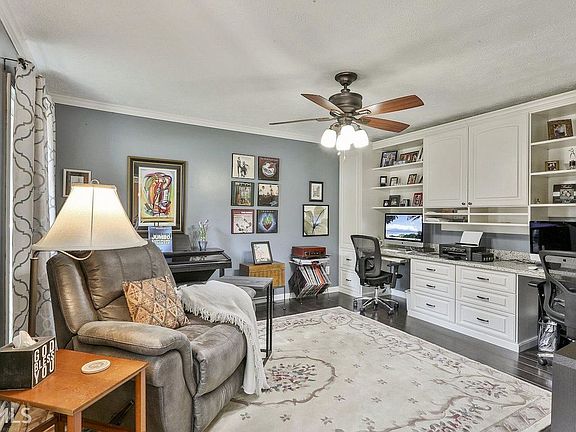 5th image of 223 Creekstone Bnd