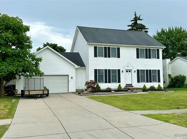 42 Woodstream Dr, Grand Island, NY 14072