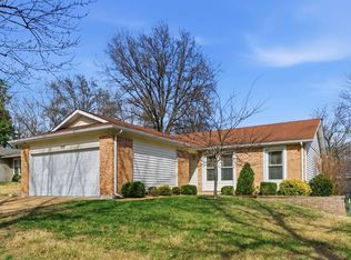 2166 Pheasant Run Dr, Maryland Heights, MO 63043
