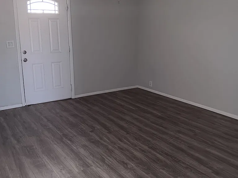 2714 Crestview Dr — Photo 13