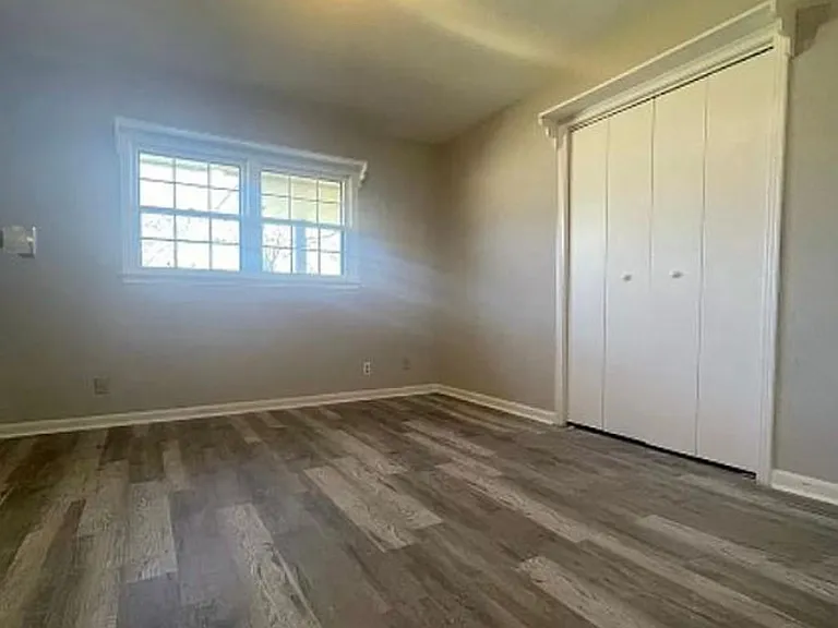 239 Marian Dr — Photo 8