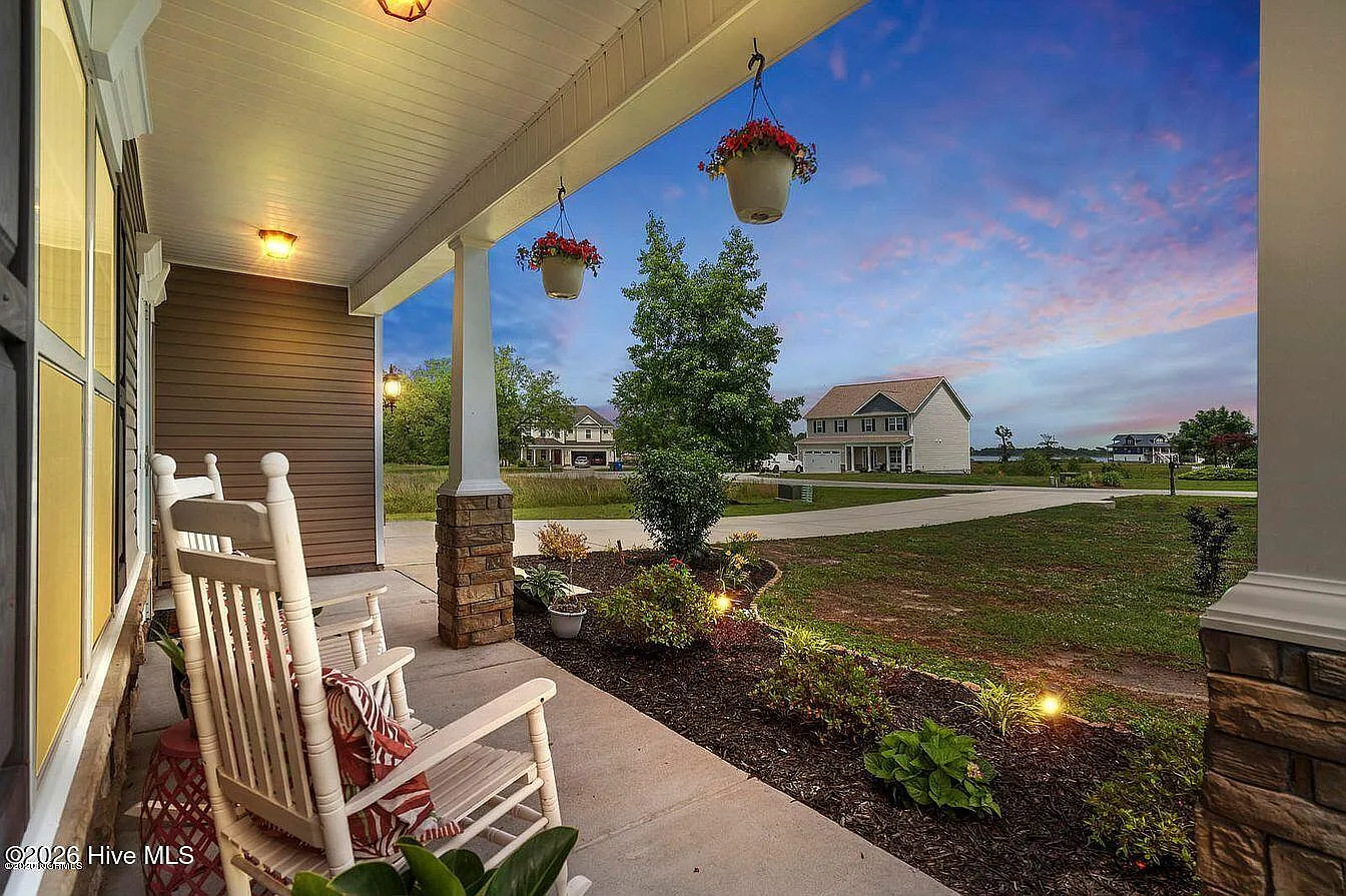 4 bed, 2.5 bath, $2,600 — Photo 3